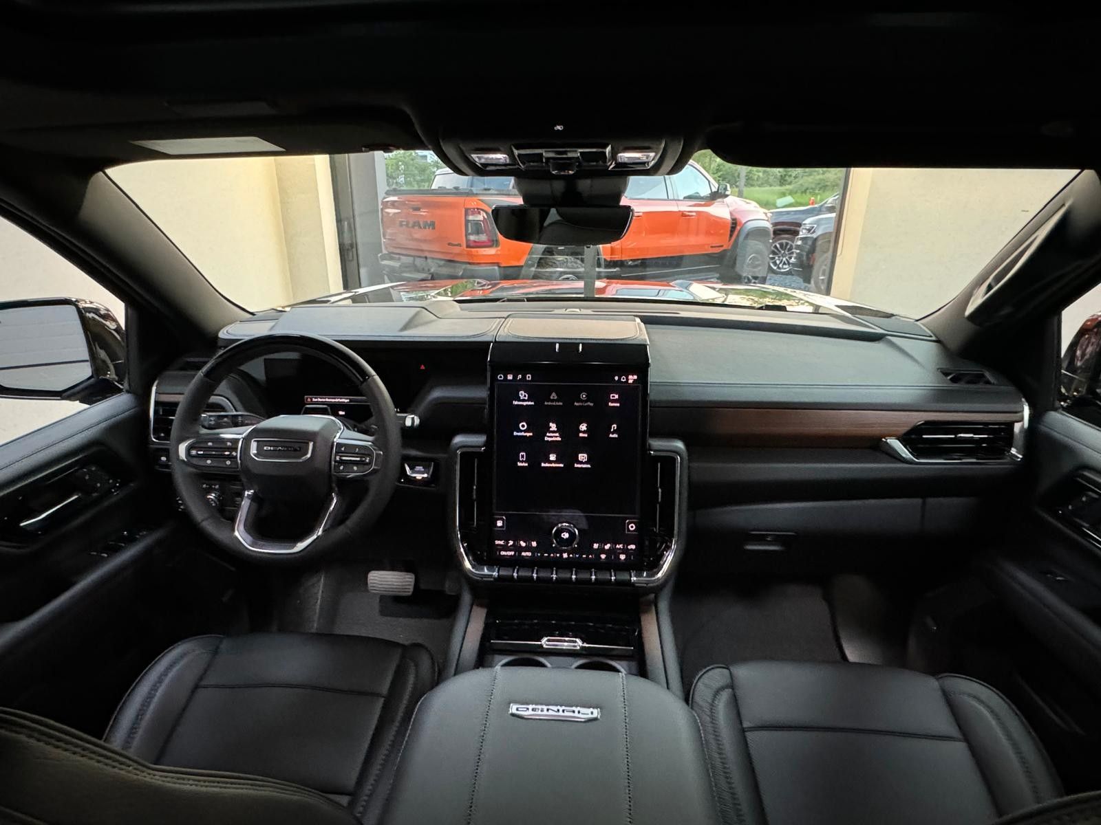Fahrzeugabbildung GMC YUKON DENALI 2026-24" RÄDER, ENTERTAINMENT