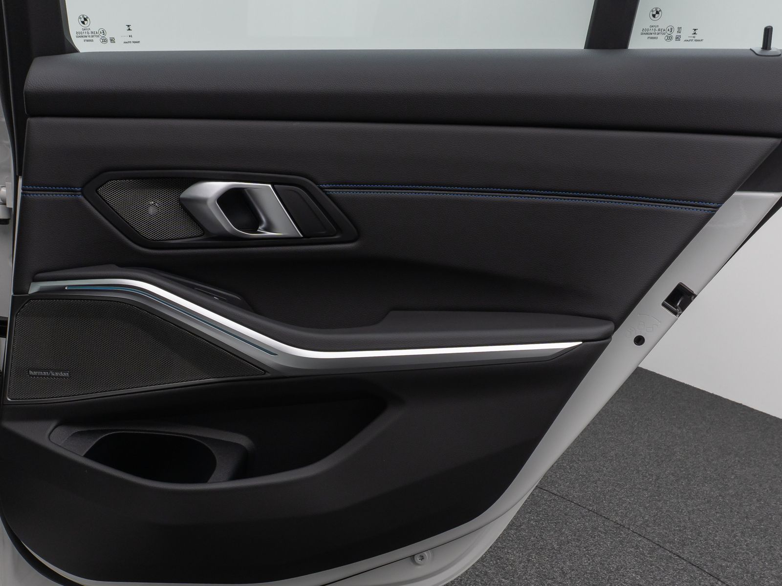 Fahrzeugabbildung BMW 330e M Sport Panorama 360°HUD DAB H/K AHK ACC