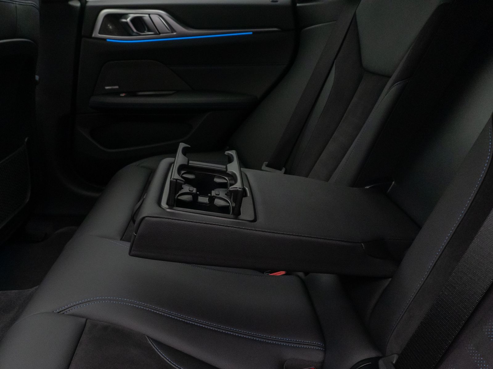 Fahrzeugabbildung BMW i4 M50 Gran Coupé 360°DAB HUD H/K Glasdach 20Zol