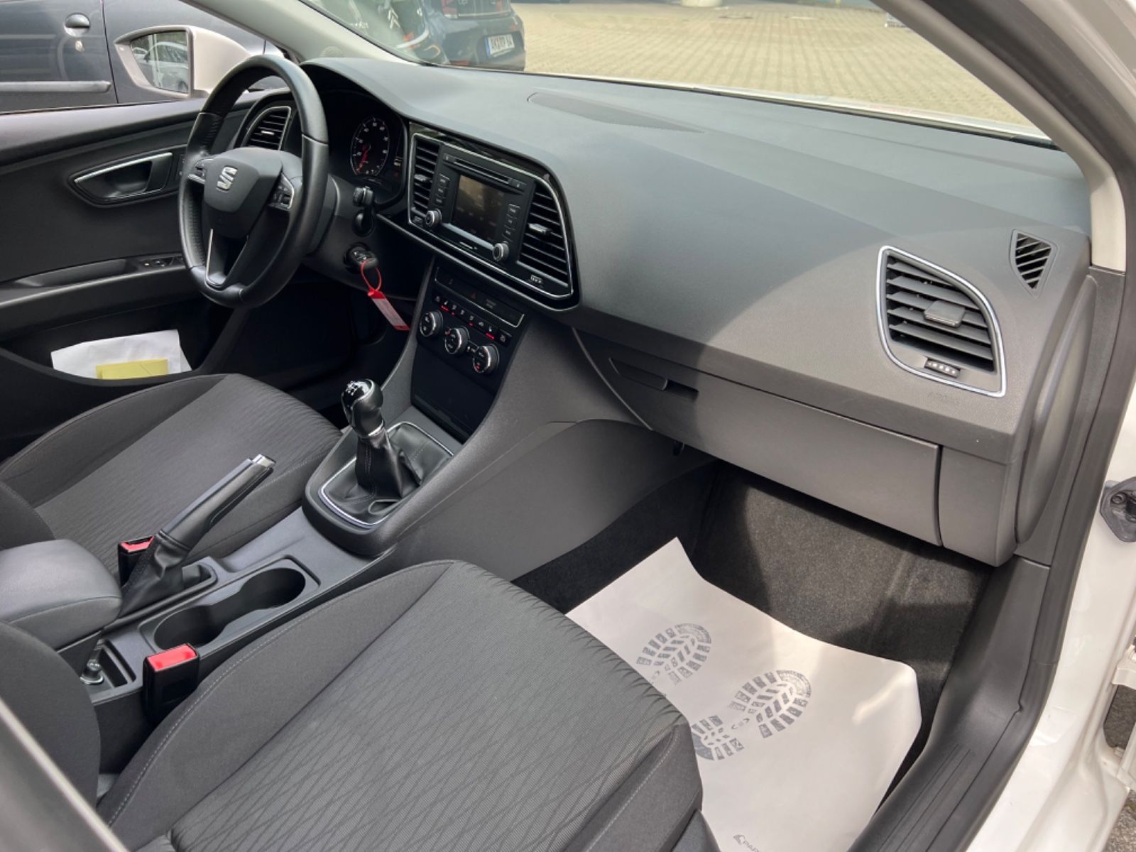 Fahrzeugabbildung SEAT Leon ST Style *SITZHEIZUNG* ROLLO *1.HAND*