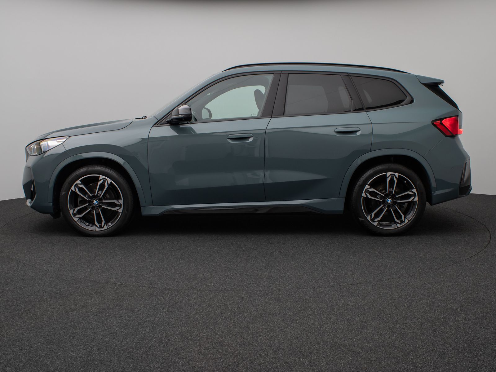 Fahrzeugabbildung BMW X1 xD23i M Sport Panorama 360°HUD DAB AHK Komfor