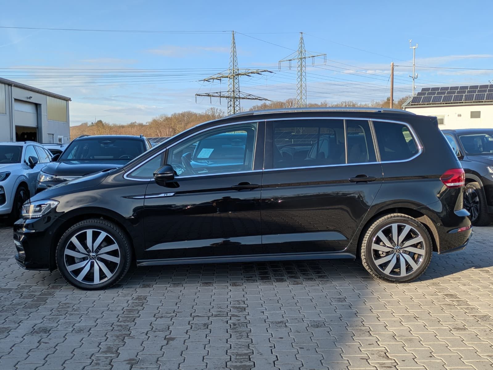 Fahrzeugabbildung Volkswagen Touran 2.0 DSG R-Line High. Pano 7-Si IQ.Dri AHK