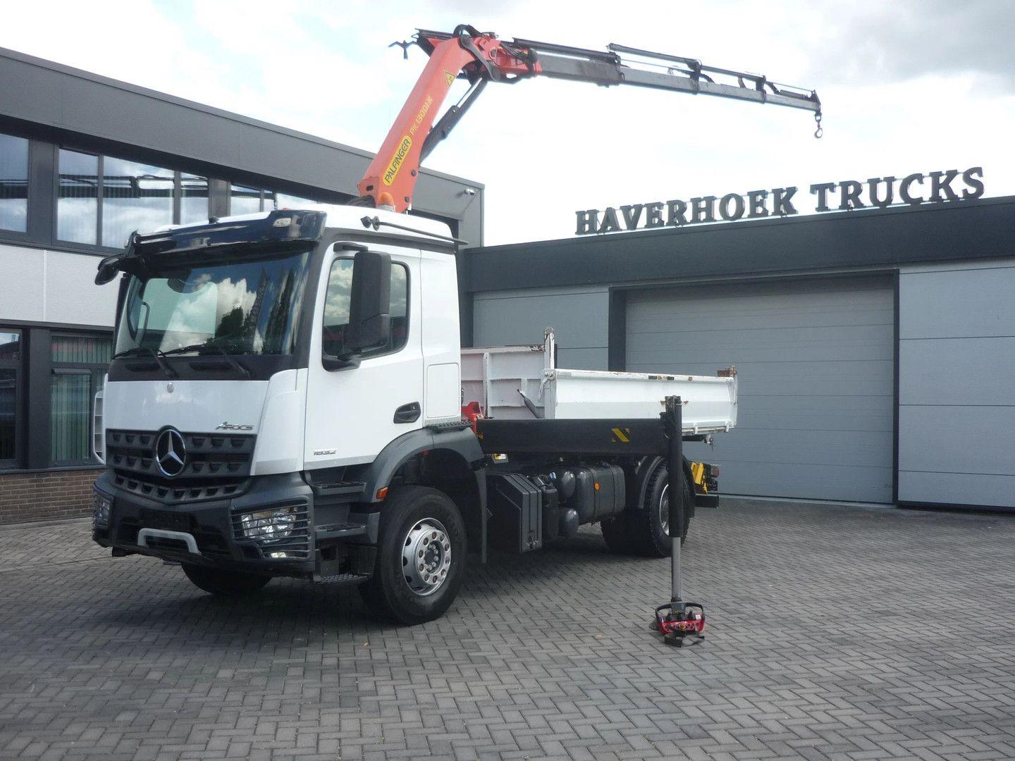 Mercedes-Benz Arocs 1832 Euro 6 3 side steel tipper with crane