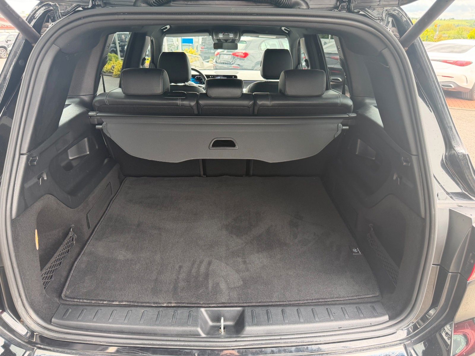 Fahrzeugabbildung Mercedes-Benz EQB 350 4M Progressive+Distr+Ambiente+RFK+MBUX