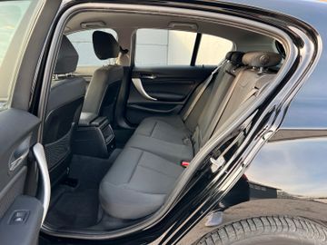 Fahrzeugabbildung BMW 118i Advantage Navi Tempomat Sitzheizung PDC FSP