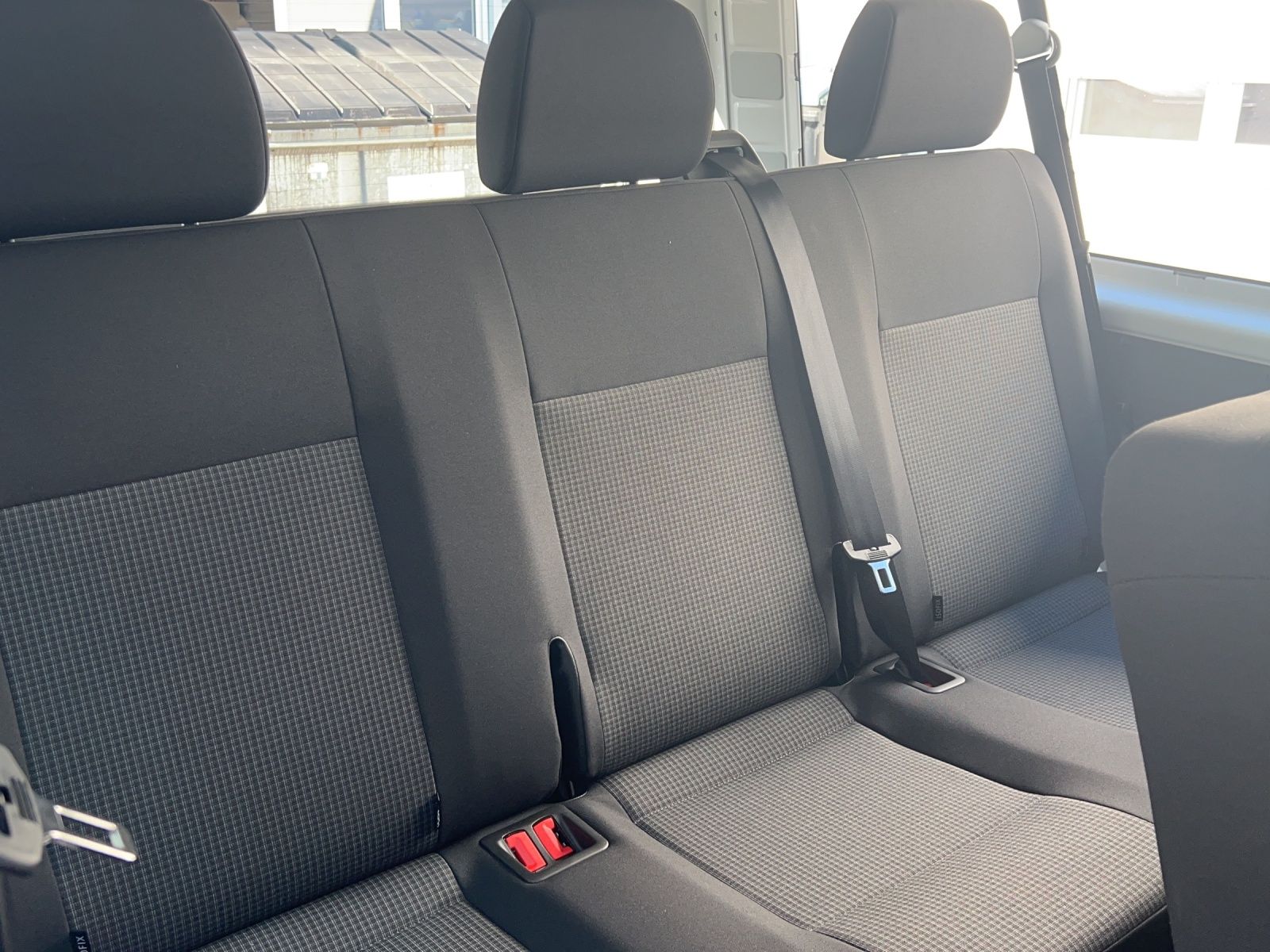 Fahrzeugabbildung Volkswagen T6 Kombi T6.1 TDI 9 Sitzer LR Klima, PDC, AHK Vo