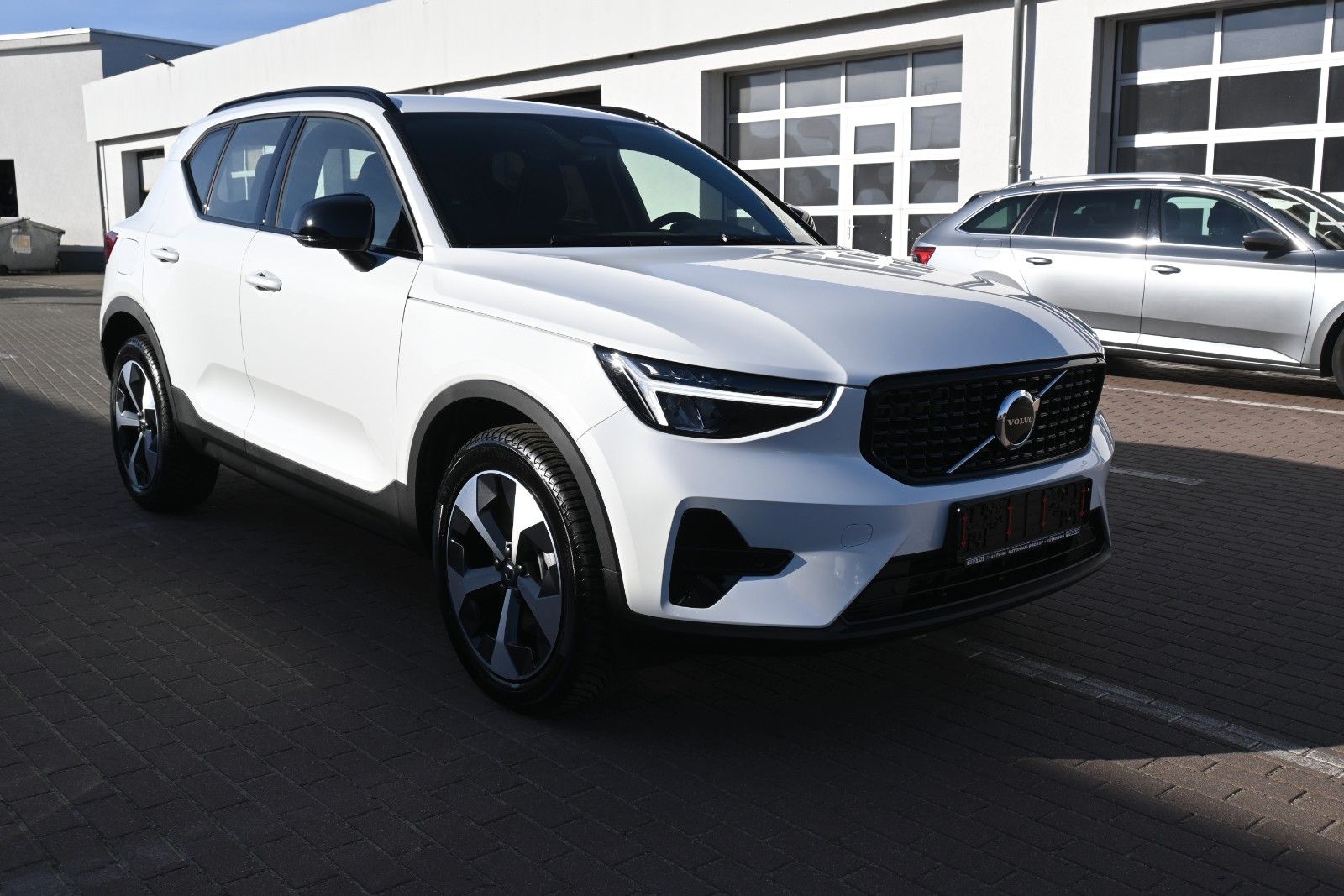 Fahrzeugabbildung Volvo XC40 B3 DKG Plus Dark*FSHZG*RFK*BLIS*ACC