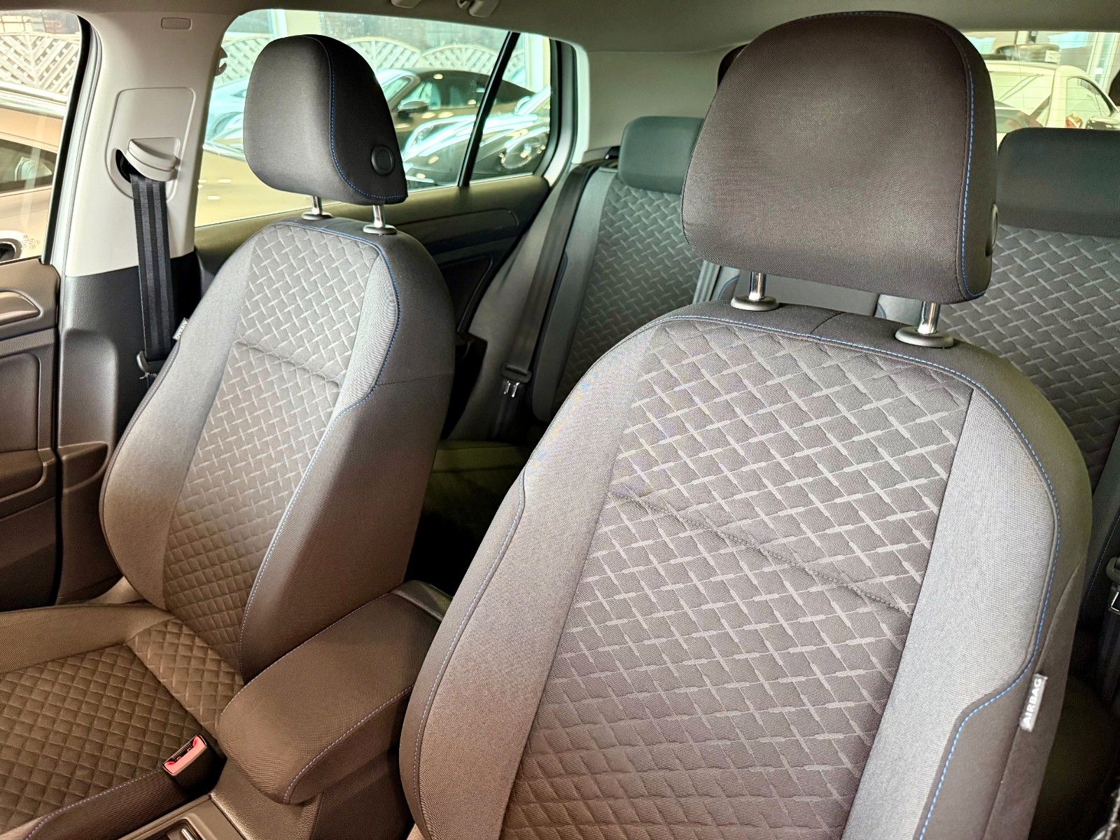Fahrzeugabbildung Volkswagen Golf VII 1.0 Join Navi / LM-Felgen
