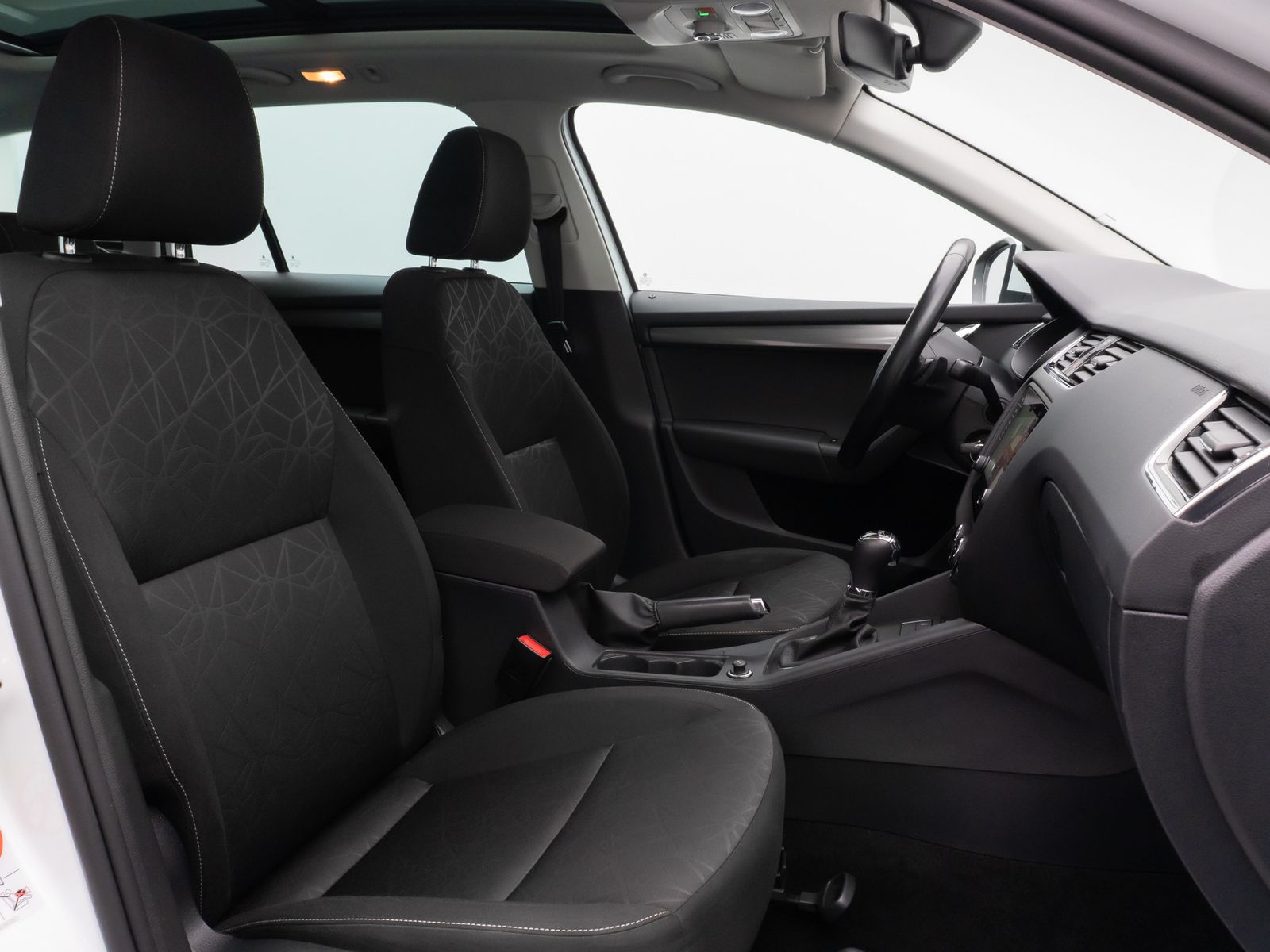 Fahrzeugabbildung SKODA Octavia Combi Clever 4x4 Aut. Panorama AHK 8Fach