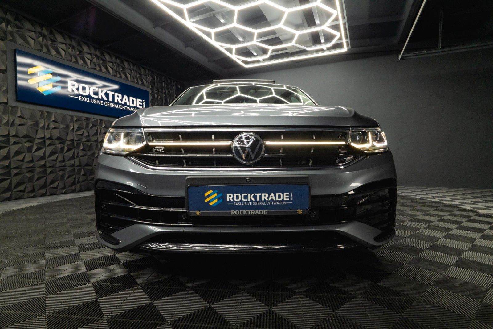 Fahrzeugabbildung Volkswagen Tiguan Allspace R-Line 4Motion HUD | PANO | ACC