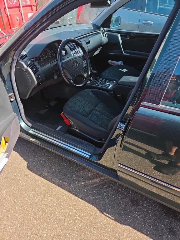 Mercedes-Benz E 320