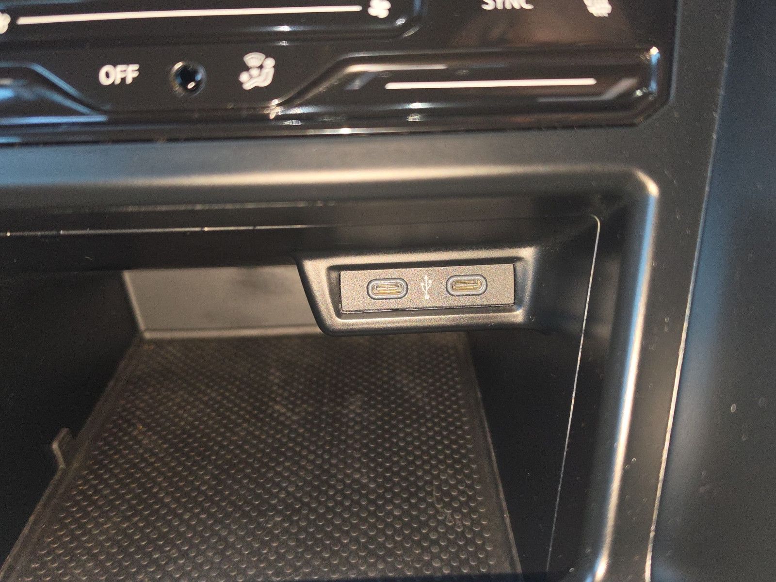 Fahrzeugabbildung Volkswagen Taigo Move AUS 1.HAND APP TEMPOMAT SHZ PDC