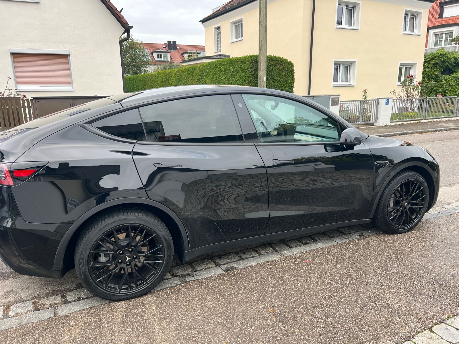 Fahrzeugabbildung Tesla Model Y Long Range Dual Motor Graphit versiegelt