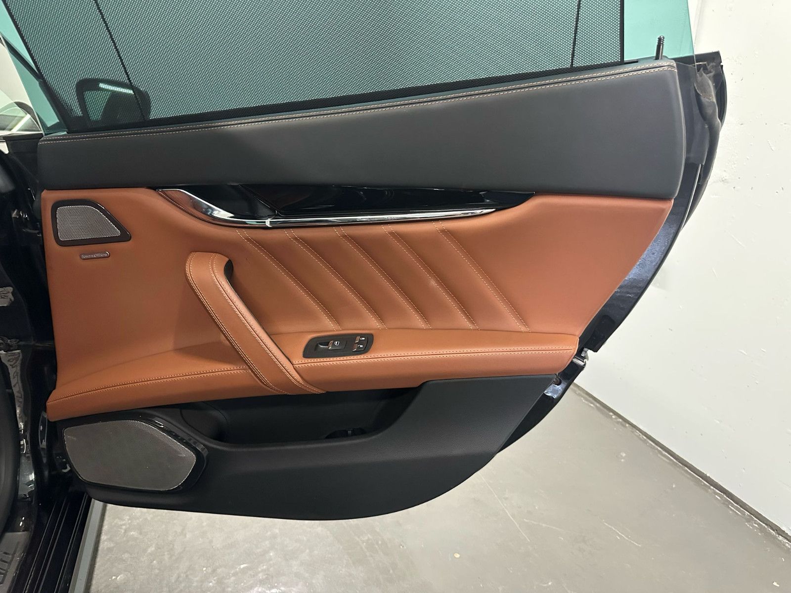 Fahrzeugabbildung Maserati Quattroporte S Q4 *SKYHOOK*B&W*SOFTCL.*KEYLESS*