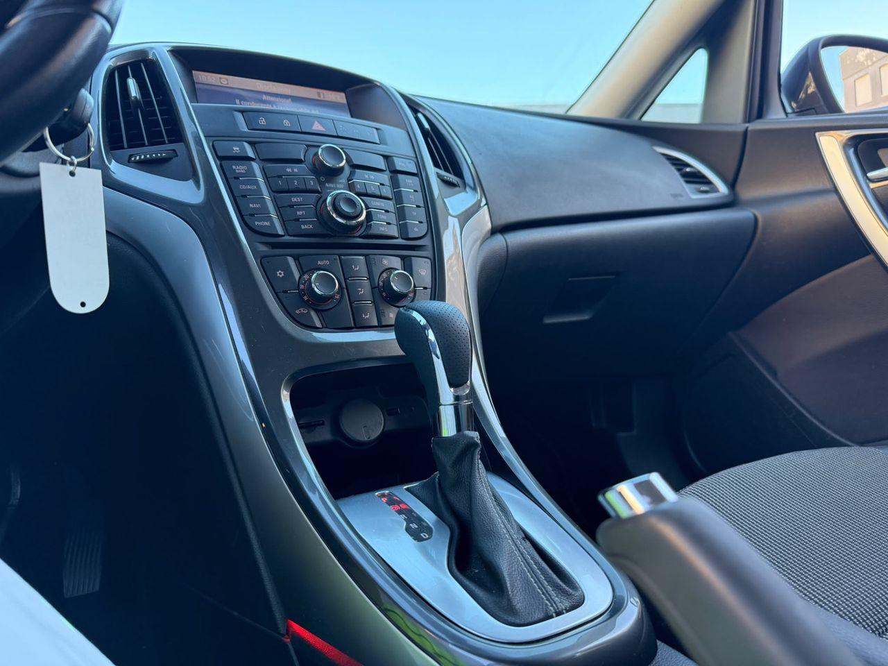 Opel Astra 2013 — photo 10