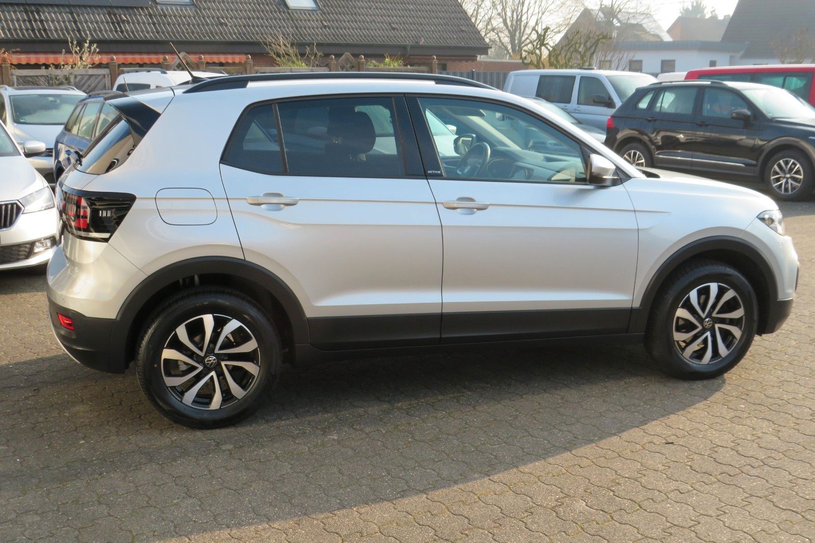 Fahrzeugabbildung Volkswagen T-Cross Active ACC NAVI APP GJ SITZH. PDC 1HD