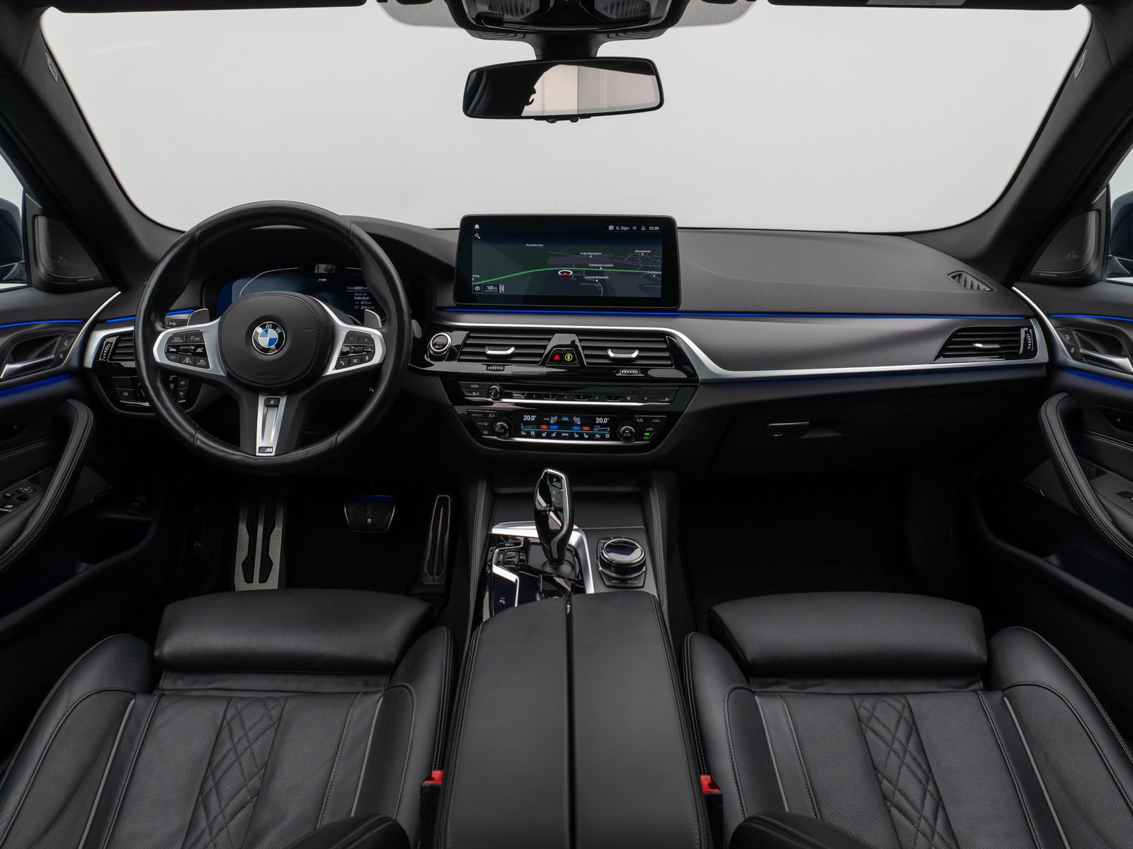 Fahrzeugabbildung BMW 540d xD M Sport Panoram Kamer HUD H/K TV Massage