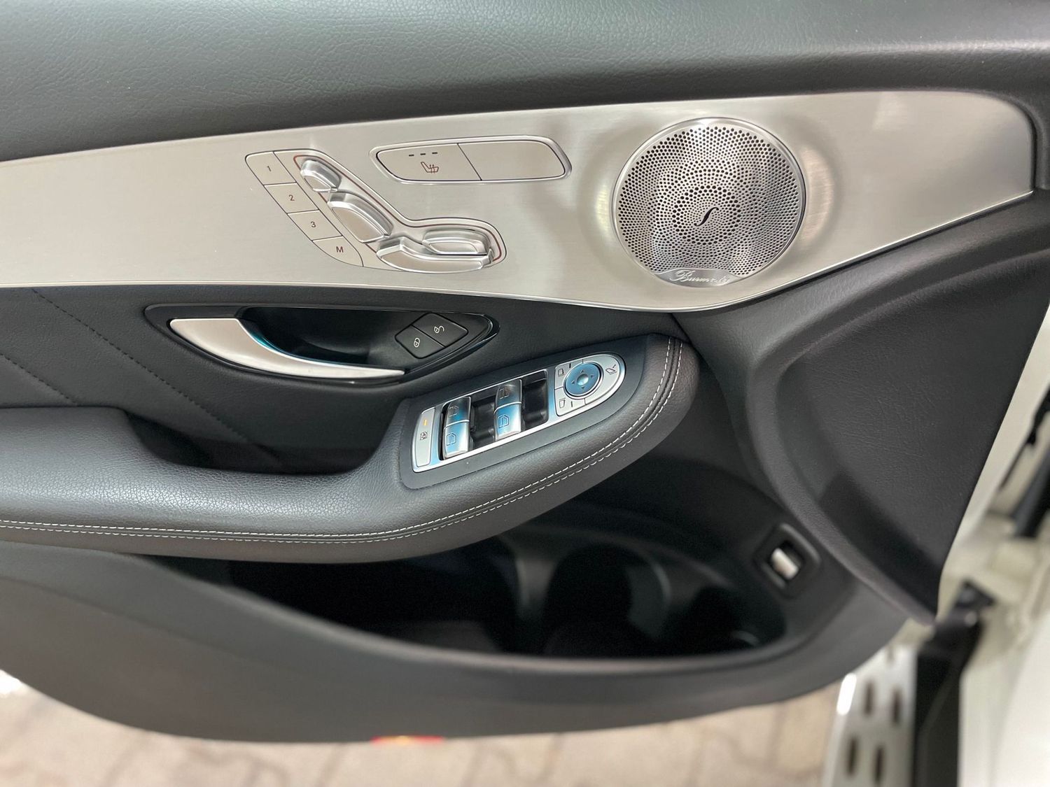 Fahrzeugabbildung Mercedes-Benz GLC 300 4M AMG #LED#360°#Pano#Distr.#Burmes#Nigh