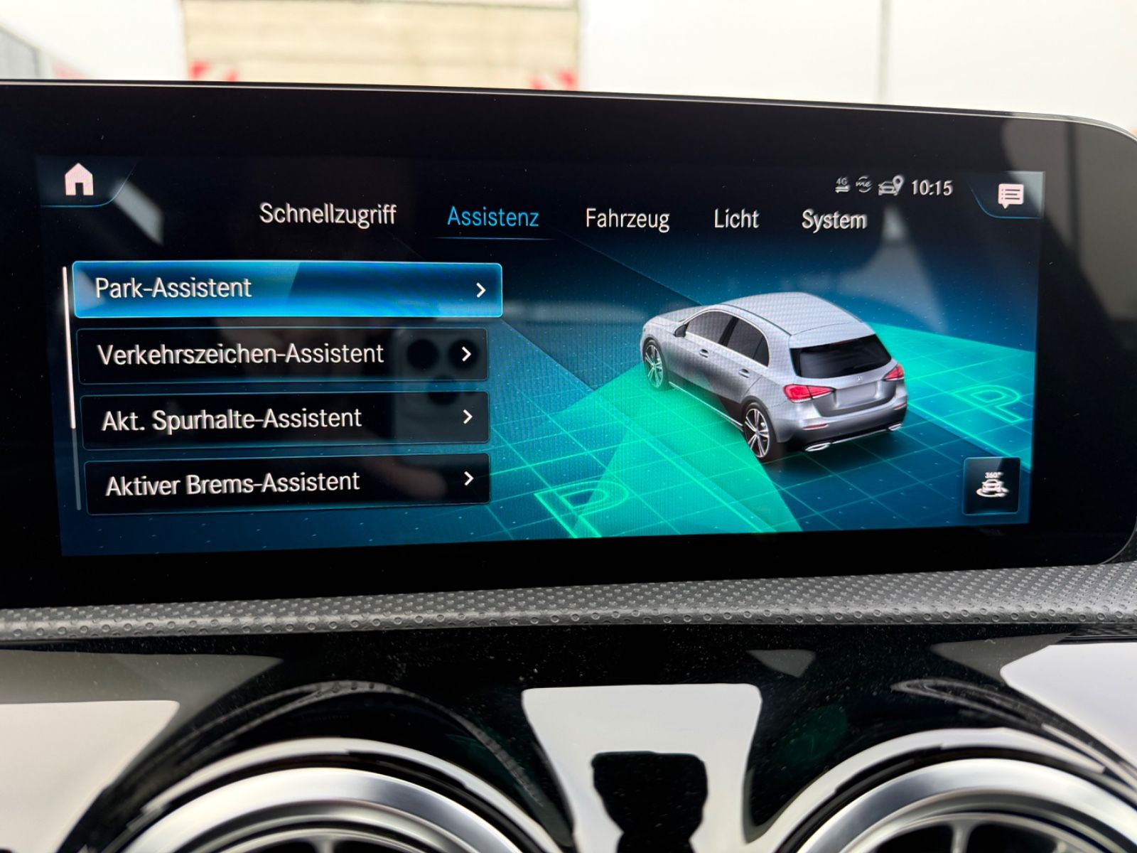 Fahrzeugabbildung Mercedes-Benz A 250 e Progressive DAB Licht- u. Sicht-Paket