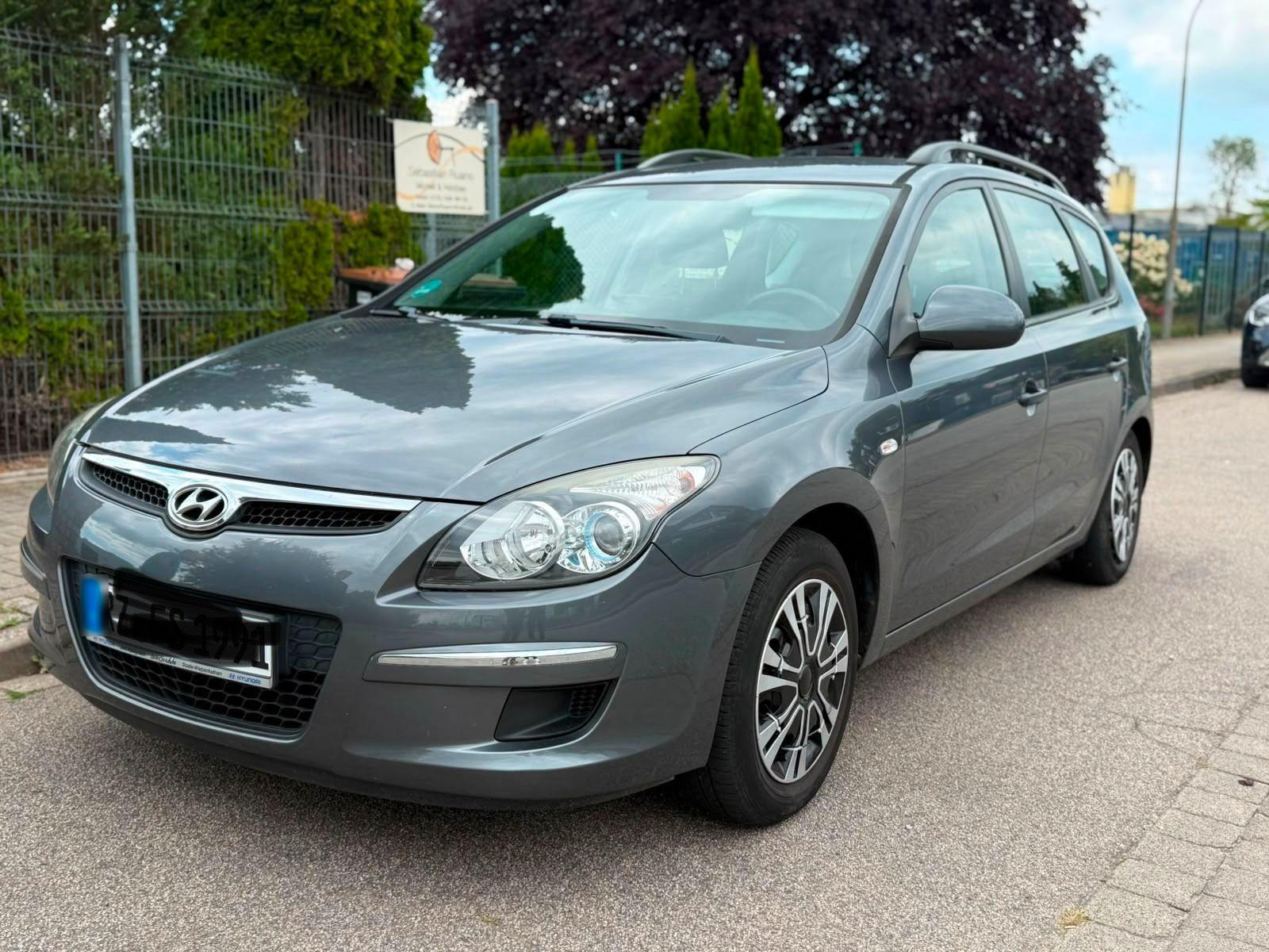 Hyundai i30 2010 — rear view