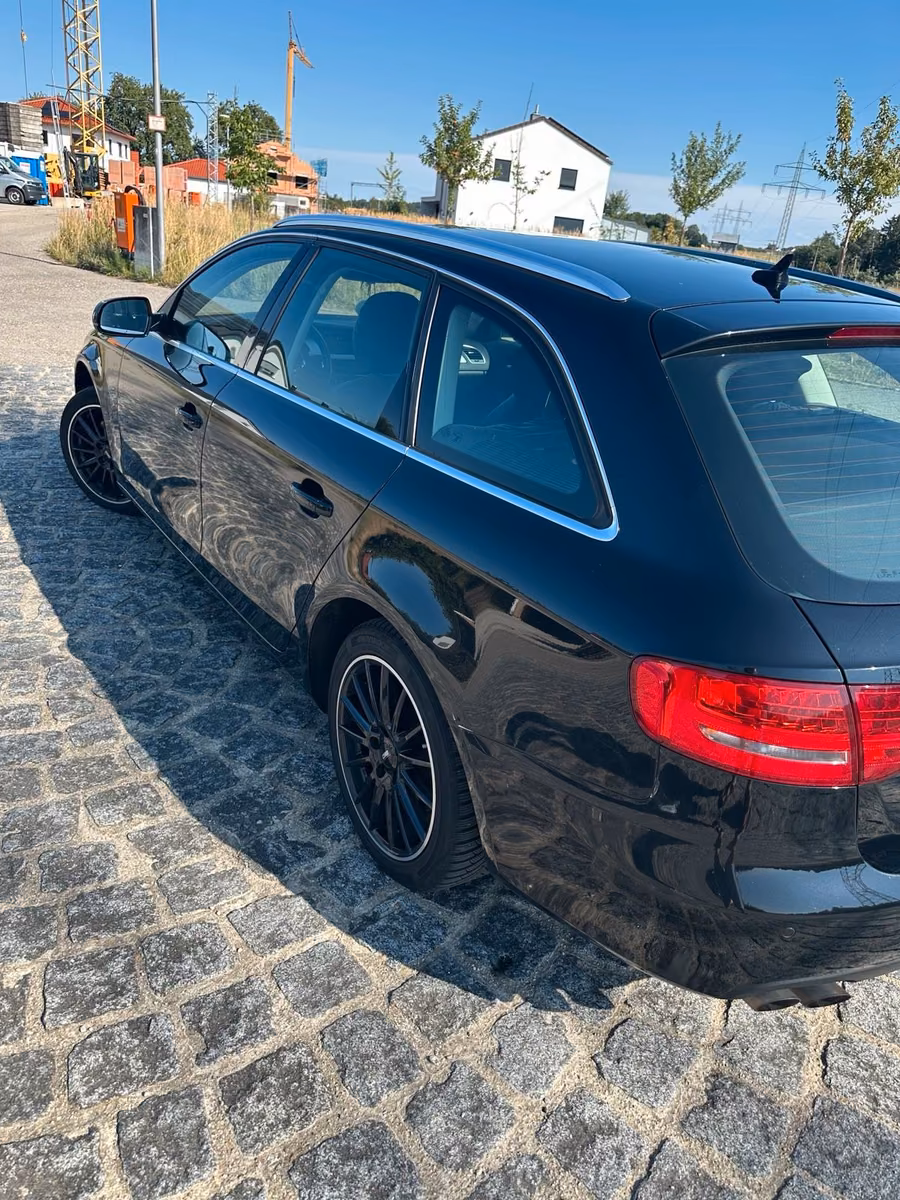 Audi A4 2011 — photo 7
