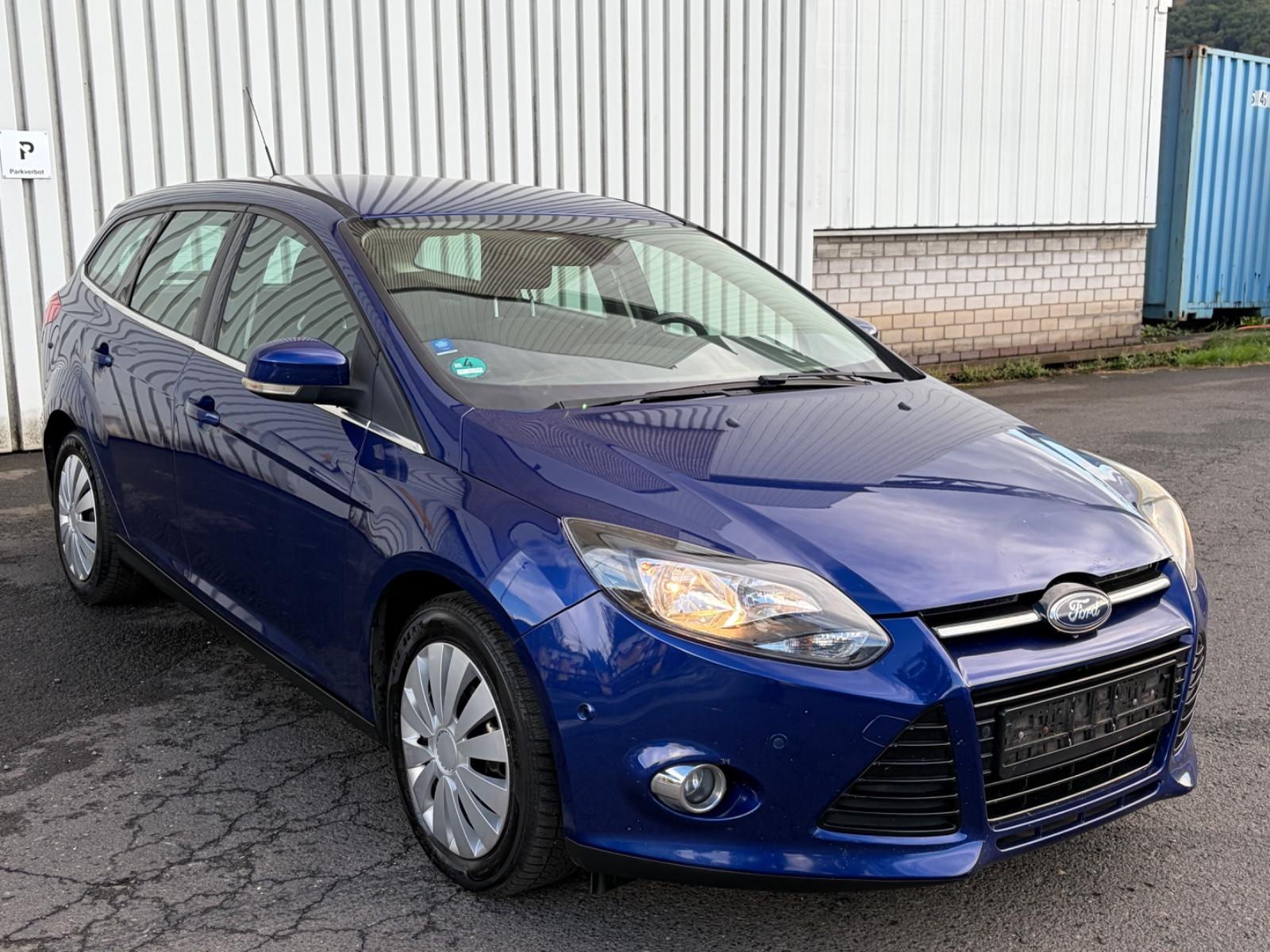 Ford Focus 2014 — interior