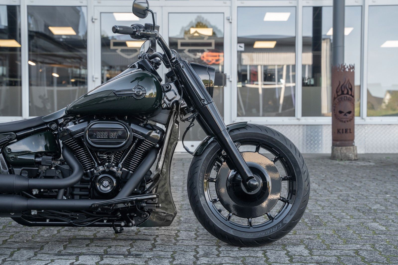 Fahrzeugabbildung Harley-Davidson GREEN DARK FAT BOY FLFBS 114 MY24 -JEKILL&HYDE-