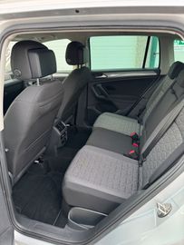 Volkswagen Tiguan - 11