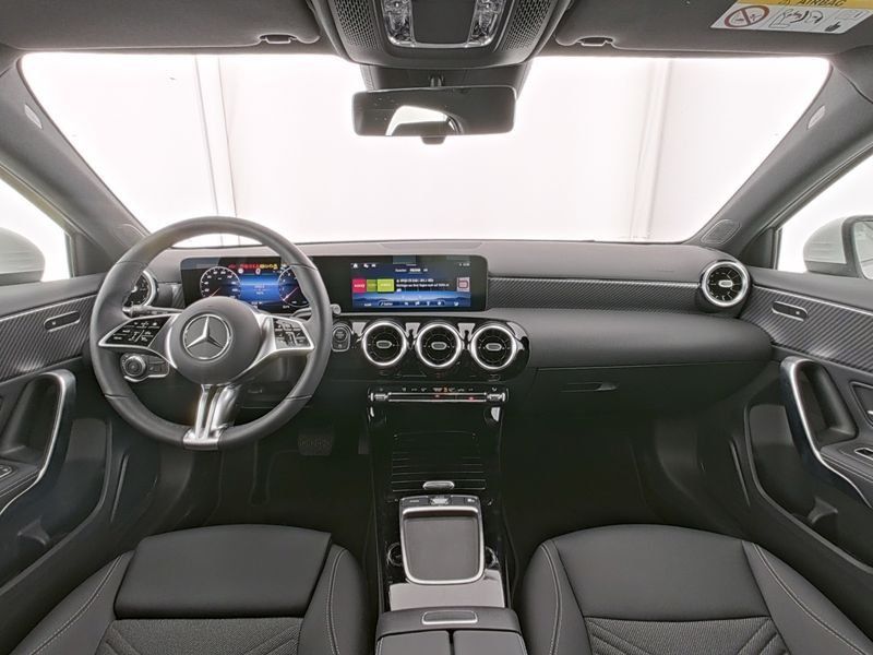 Mercedes-Benz A 180 — fotografia 2