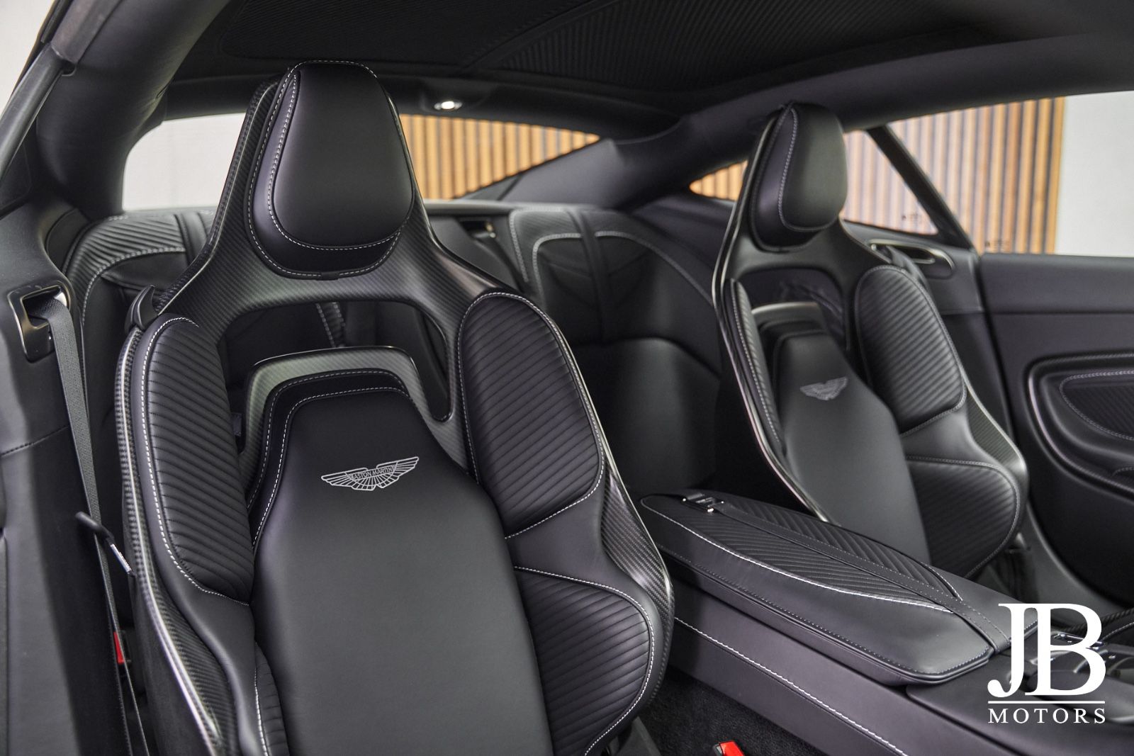 Fahrzeugabbildung Aston Martin DBS V12 770 Ultimate Carbon Performance Seats