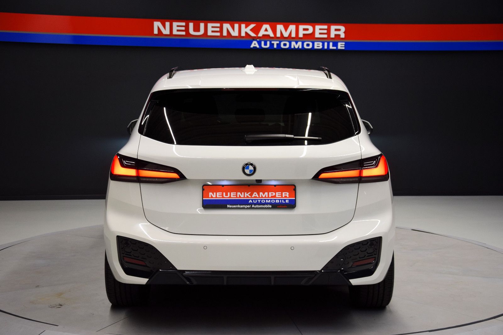 Fahrzeugabbildung BMW 218i Active Tourer HuD Pano Memory Harman Kardon