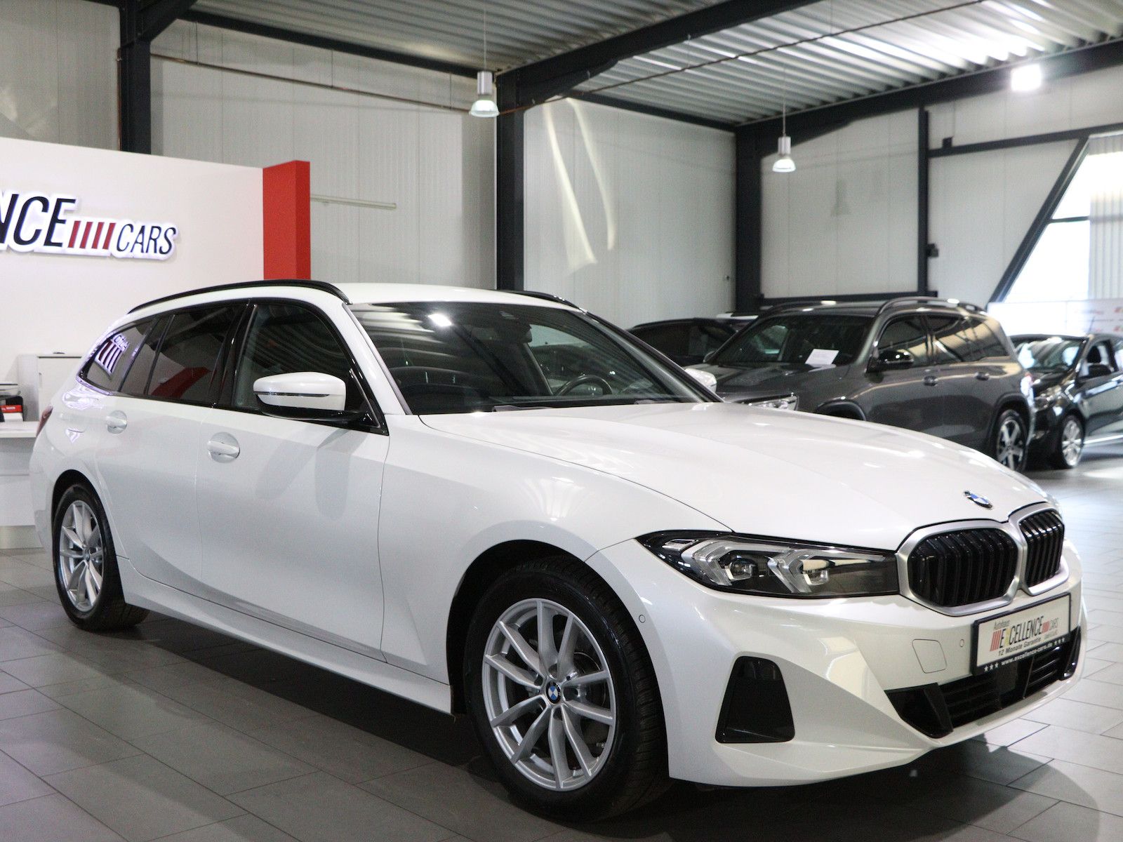 BMW 318d Touring SHADOW LEDER CURVED LED 3-ZONEN foto 7