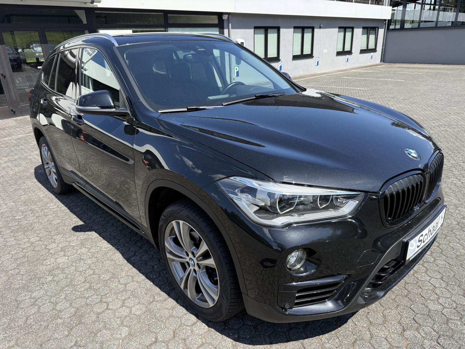 BMW X1 xDrive18d Sport Line Navi AHK LED SHZ PDC HiF