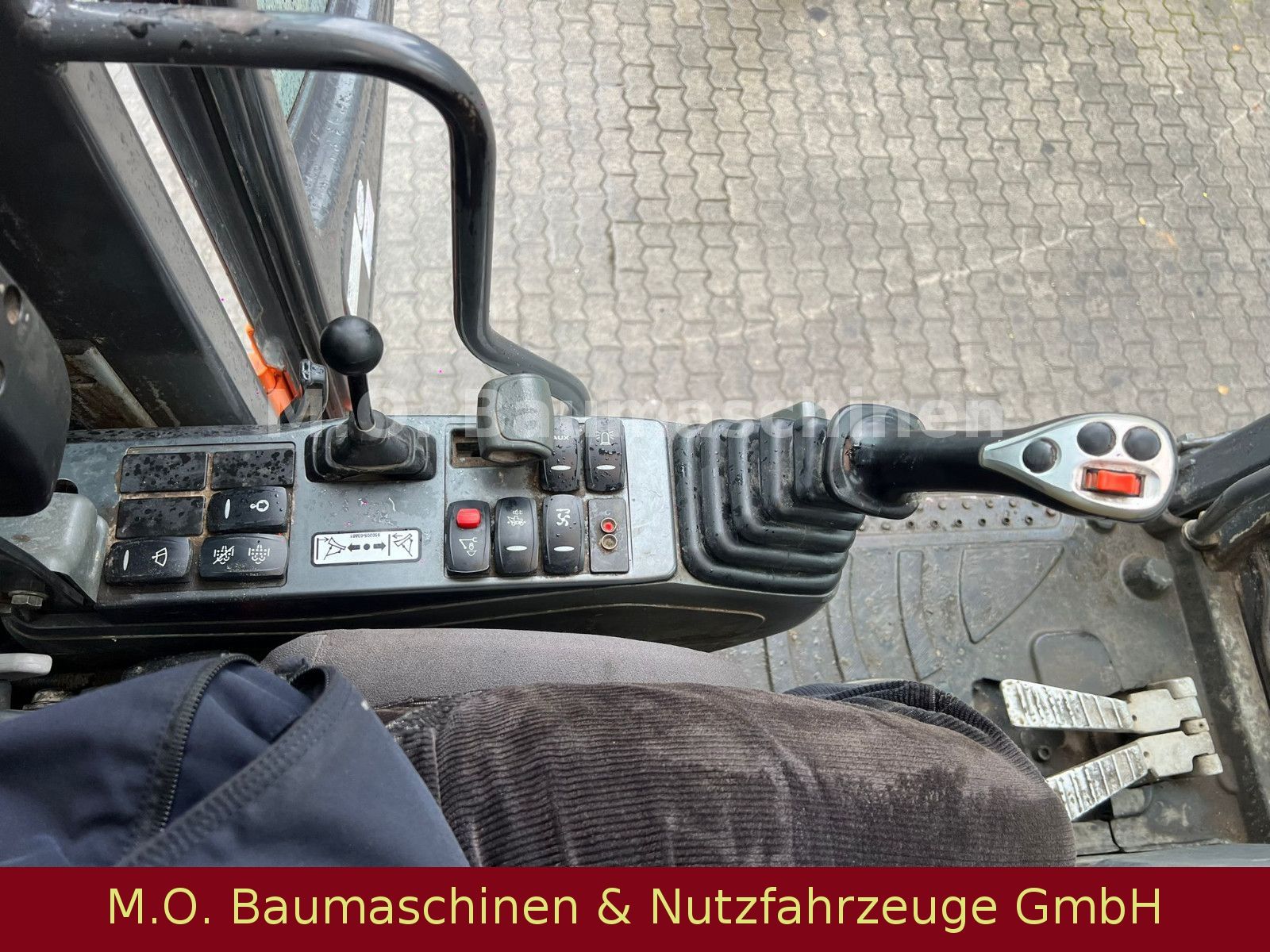 Fahrzeugabbildung Doosan DX 140W-3/Umschlagbagger/Vollgummibagger