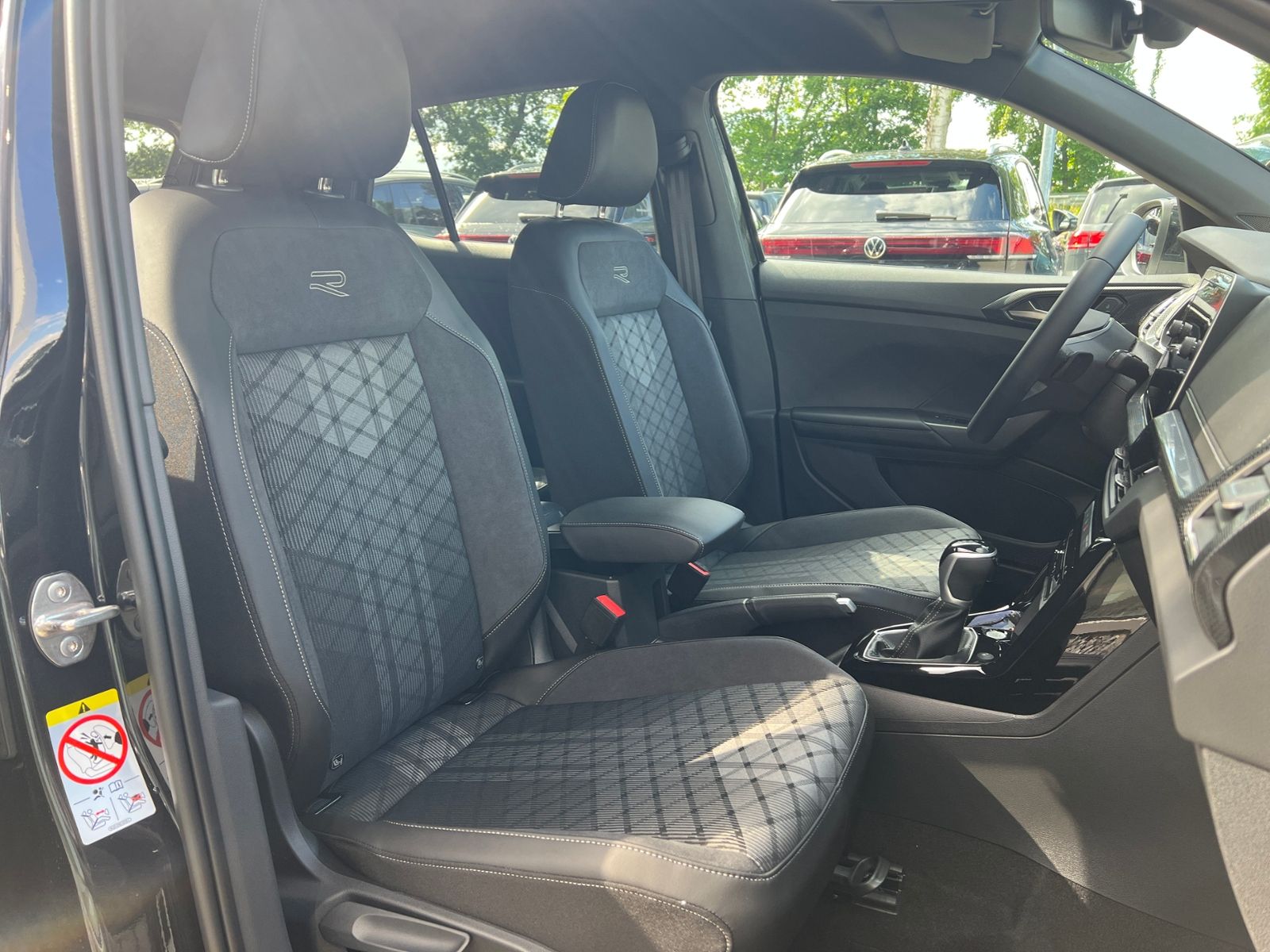 Fahrzeugabbildung Volkswagen T-Cross R-Line 1.5 TSI DSG *AHK,IQ.LIGHT,ACC,App