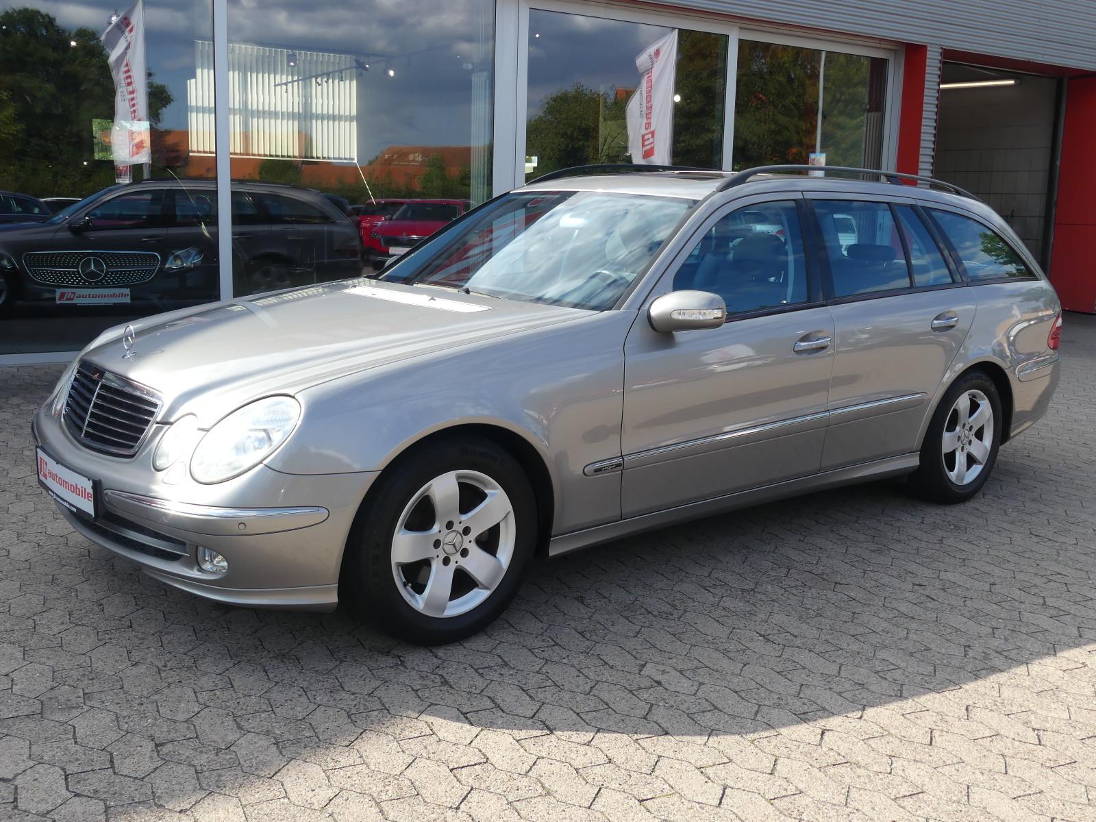 Mercedes-Benz E200 2004 — rear view