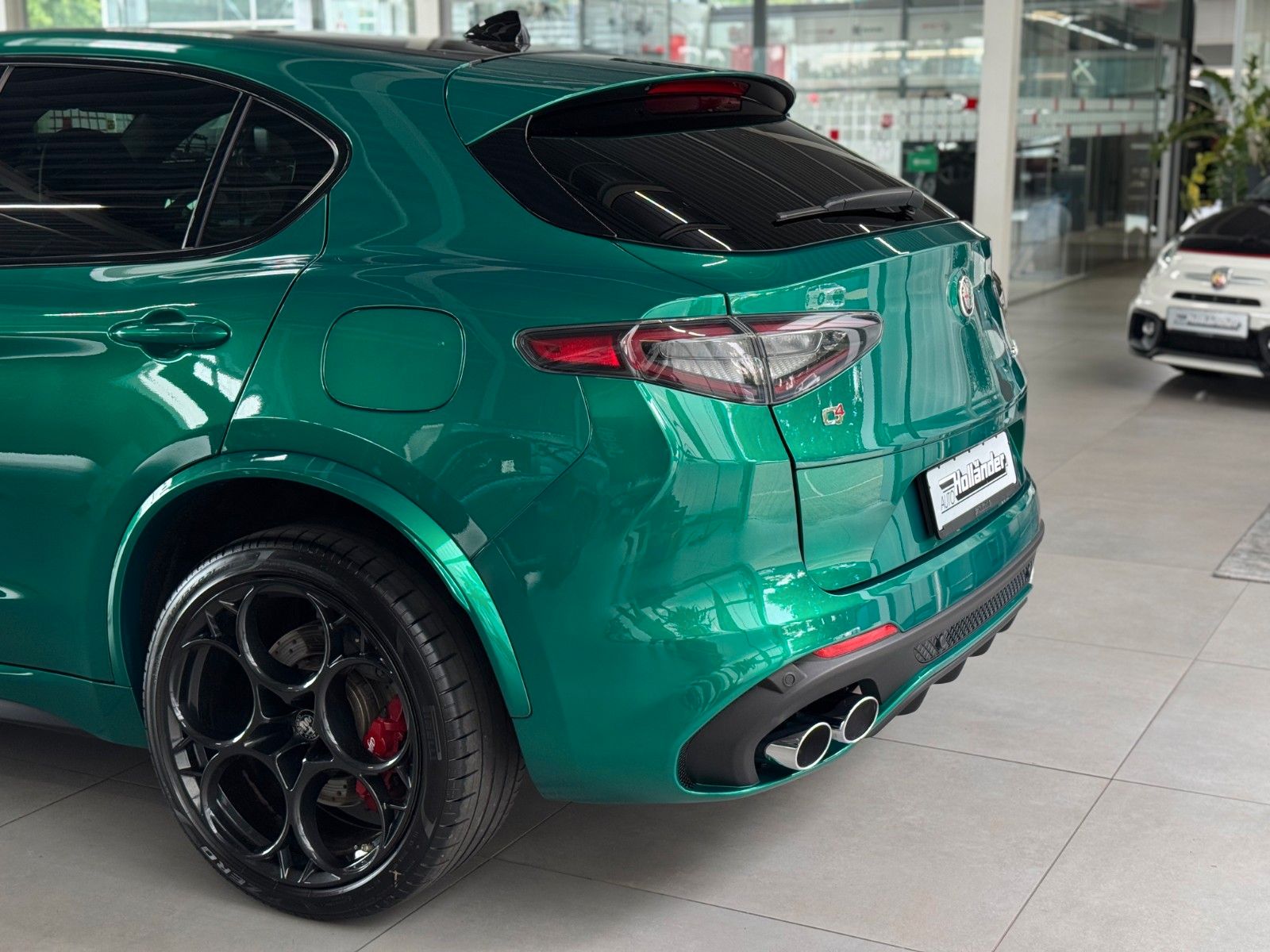 Fahrzeugabbildung Alfa Romeo Quadrifoglio Q4 ACC Assist-Paket Pano Garantie