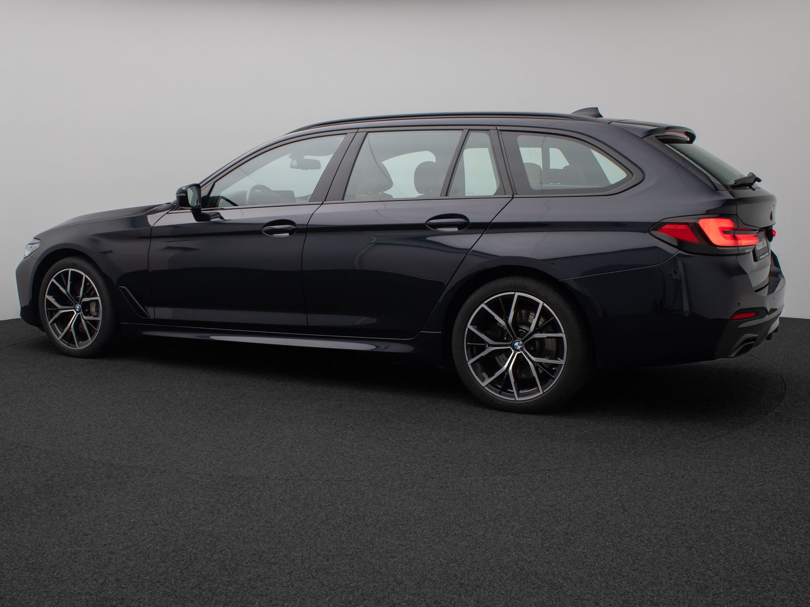 Fahrzeugabbildung BMW 540d xD  M Sport Laser Kamera HUD DAB H/K 19Zoll