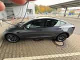 Tesla Model 3 AHK AWD Long Range Zertifikat - Tesla Gebrauchtwagen in Bielefeld