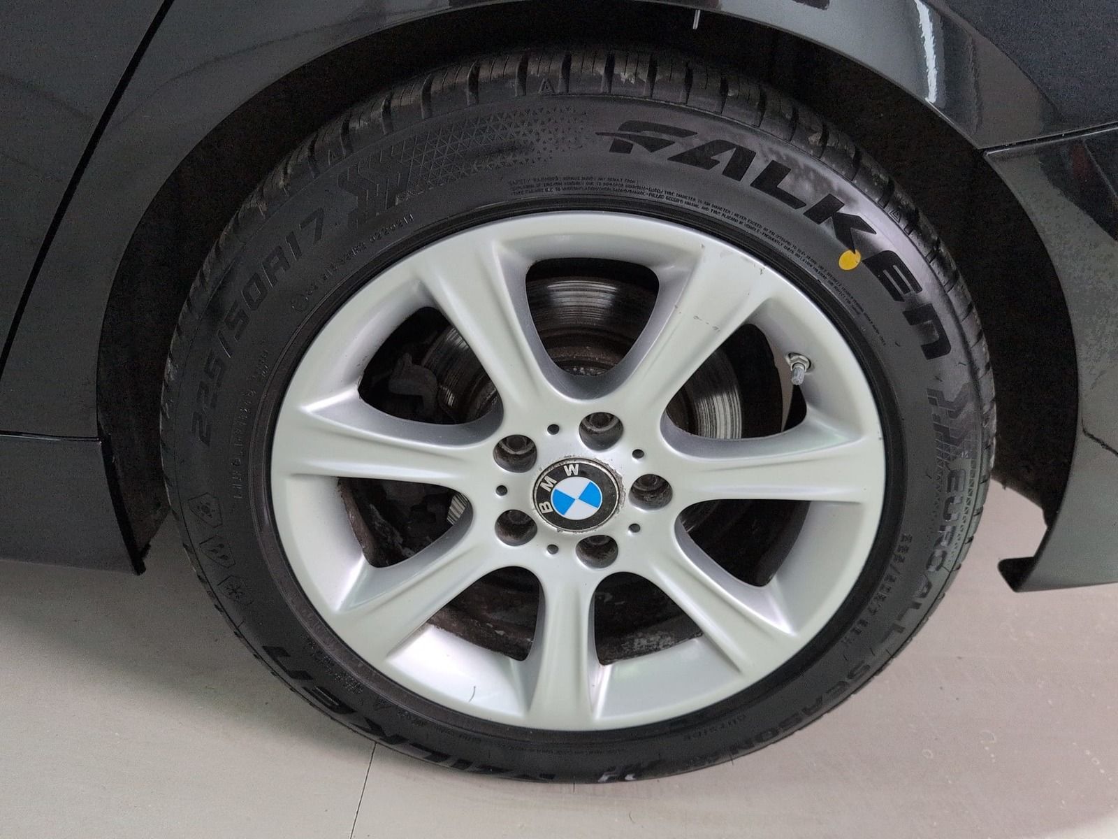 Fahrzeugabbildung BMW 320 d Touring xDrive * Leder * Bi- Xenon