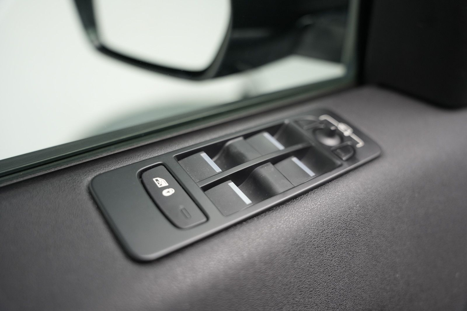 Fahrzeugabbildung Land Rover Discovery Sport SE AWD *Kamera*Navi*SHZ