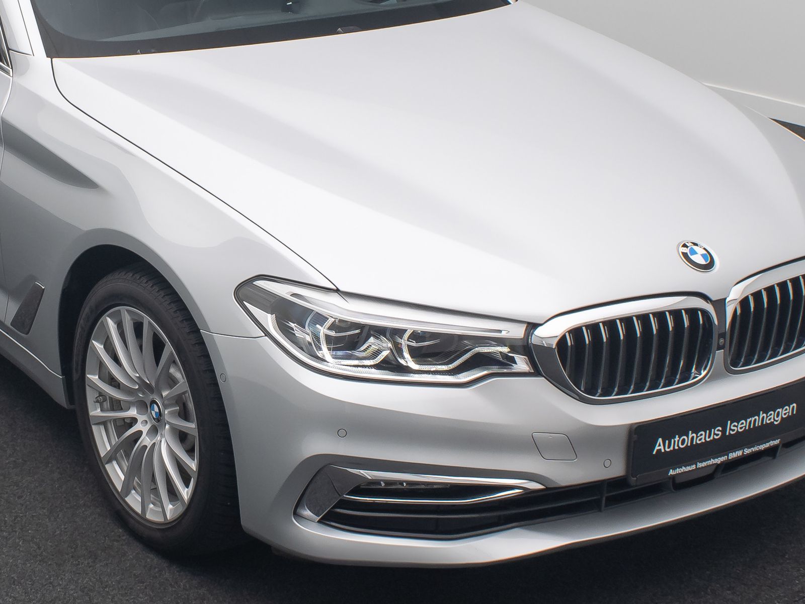Fahrzeugabbildung BMW 530d xD LuxuryLine Panoram 360&deg;HUD HiFi DisplKey
