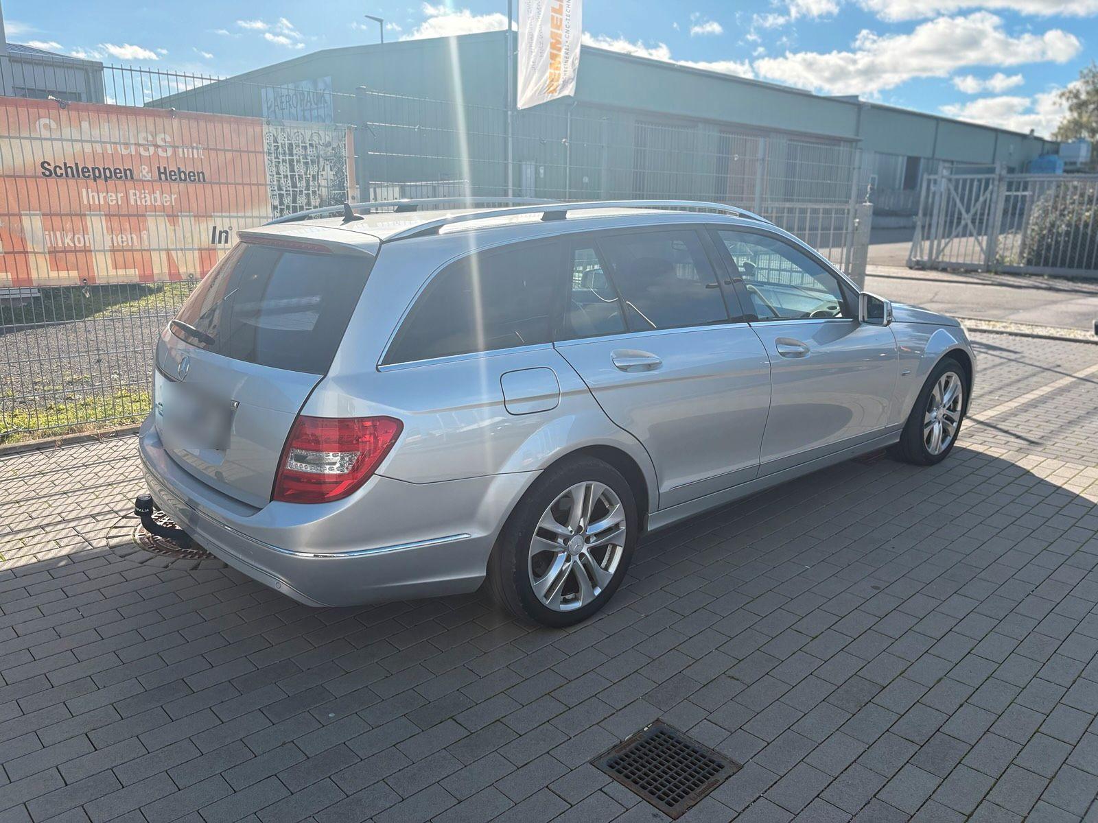 Mercedes-Benz C220 2012 — photo 11