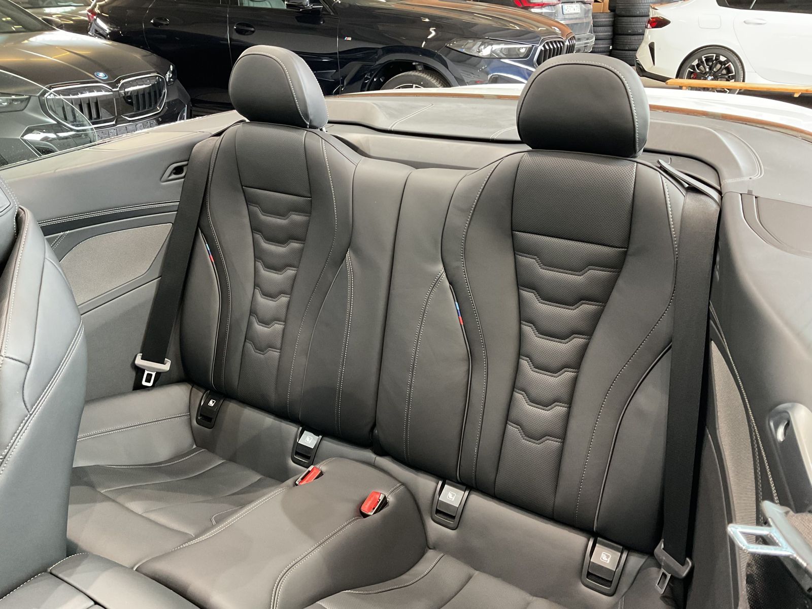 Fahrzeugabbildung BMW M850i xDrive Cabrio Aktivlenkung Laserlicht Nack