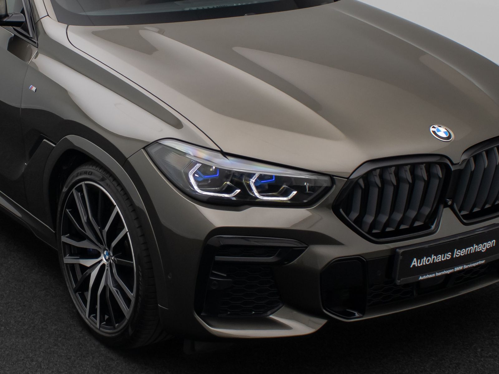 Fahrzeugabbildung BMW X6 xD40i M Sport 360°DAB Panorama Individual 22"