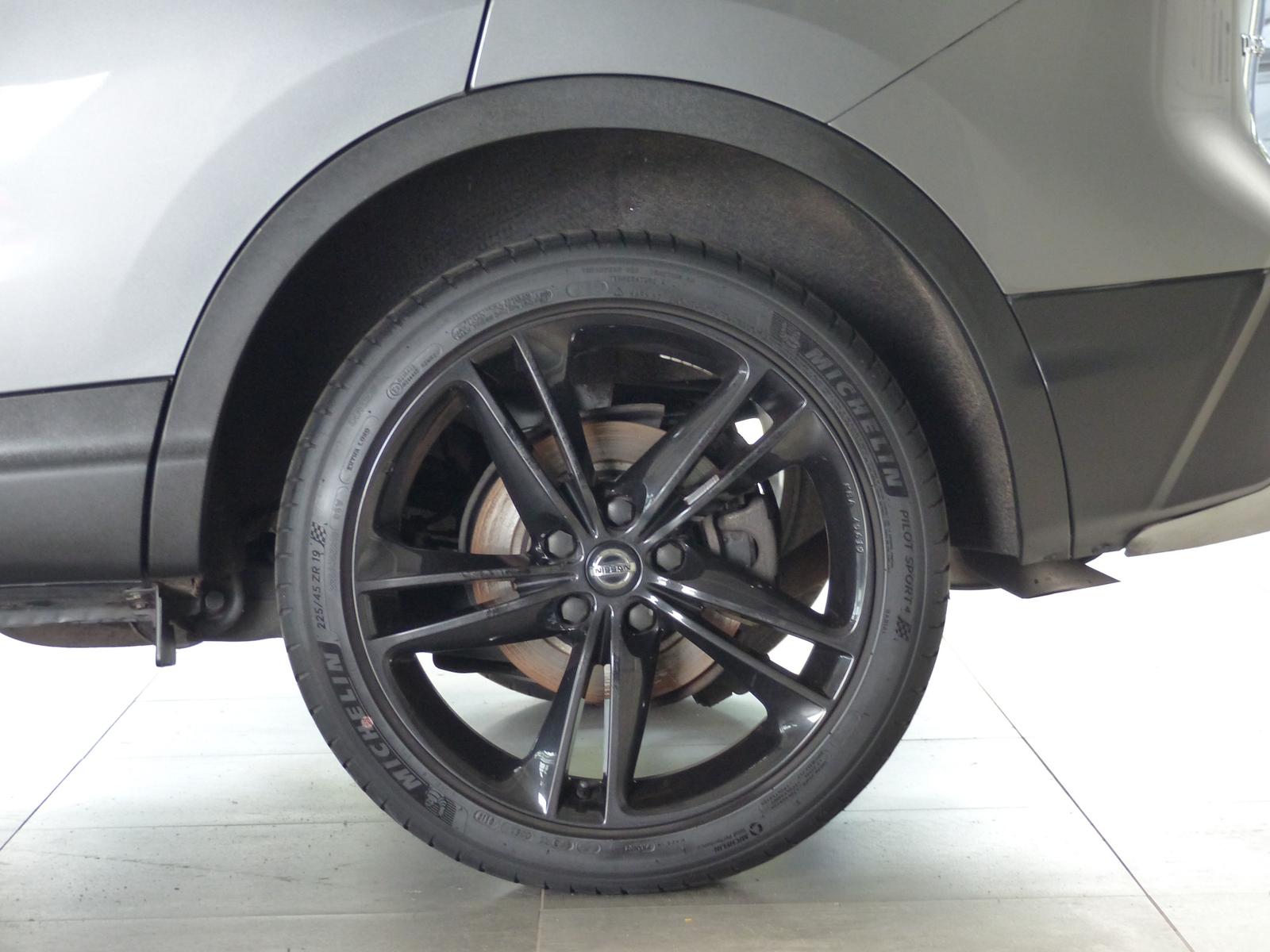 Nissan Qashqai N-Motion Panod+Navi+360°+PDC+Winterpaket