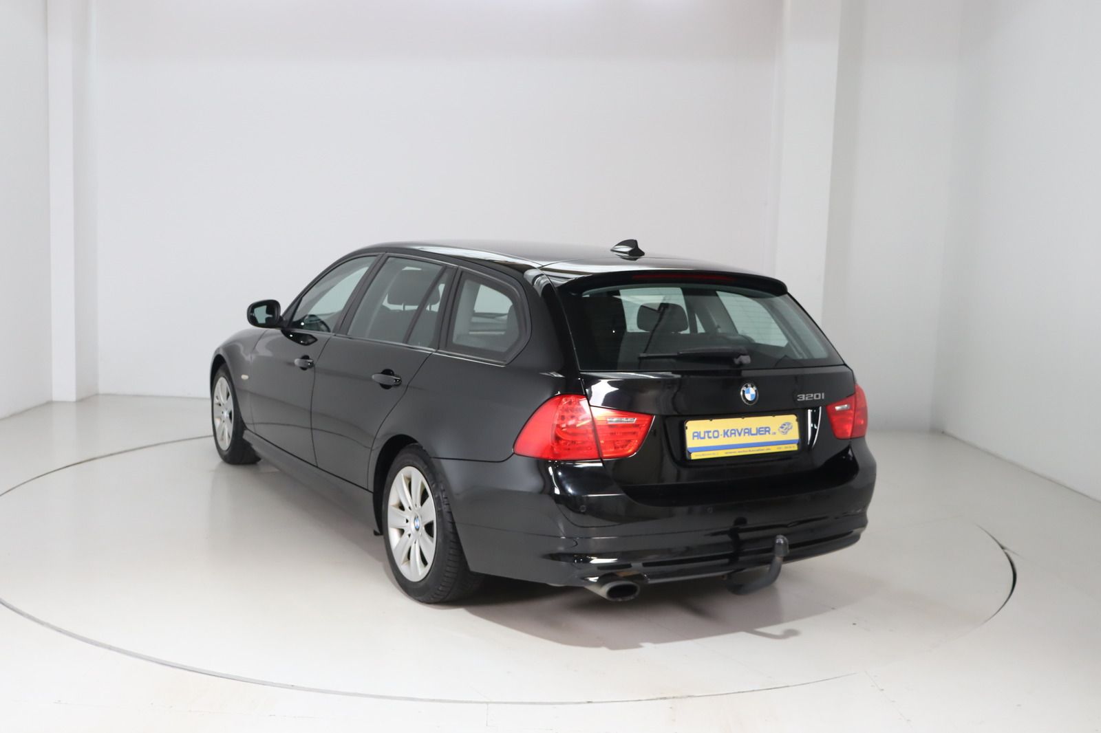 Fahrzeugabbildung BMW 320i touring * Sitzhzg. * Navi