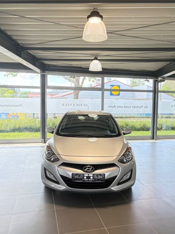 HYUNDAI i30 Trend Automatik - Bild 2
