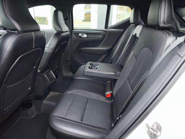 Volvo XC40 Momentum 2WD*AHK*LED*SHZ*Kamera*PDC*