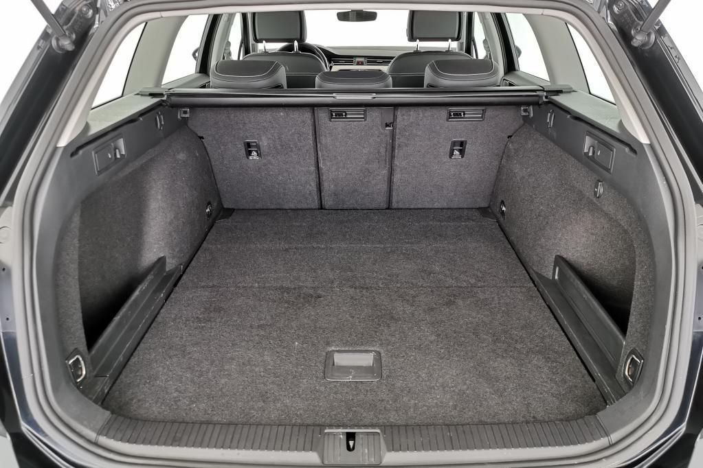 Volkswagen Passat Variant Elegance 1.5 TSI RFK*PDC*Tempo*SH